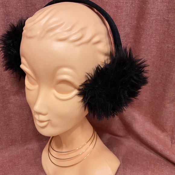 Black faux fur earmuffs - Picture 2 of 3